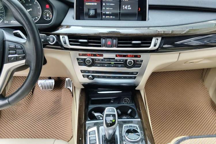 Used BMW X5  Audio And AC Panel