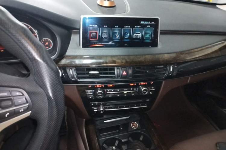 Used BMW X5 2017 xDrive28i Audio And AC Panel