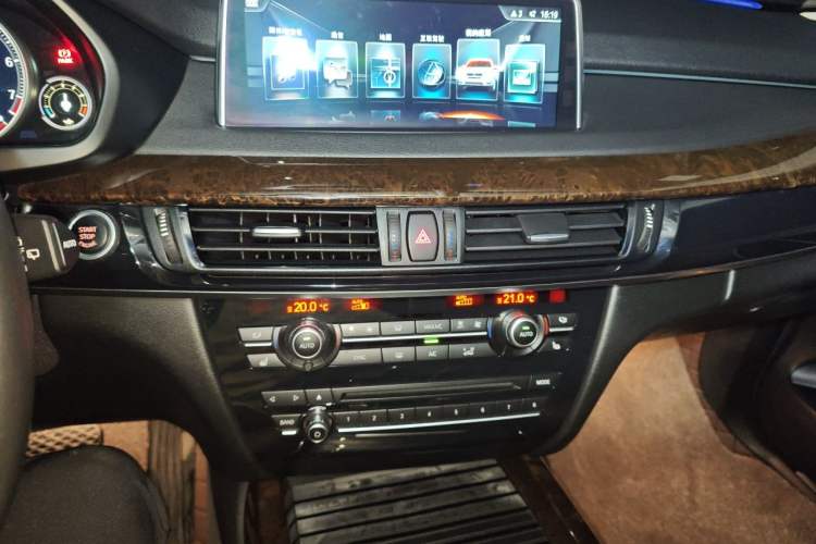 Used BMW X5 2017 xDrive28i Audio And AC Panel