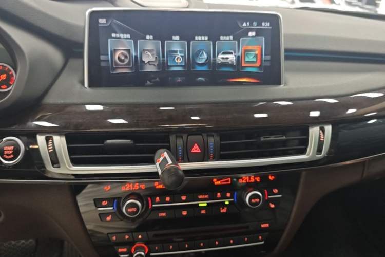 Used BMW X5 2017 xDrive28i Audio And AC Panel