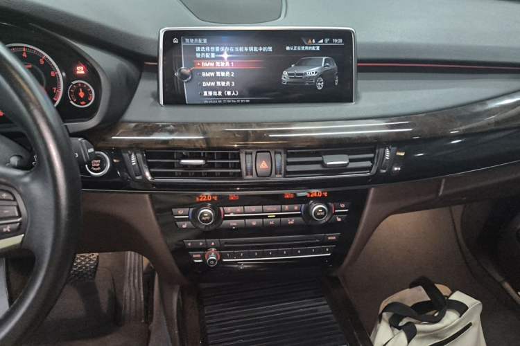 Used BMW X5 2017 xDrive28i Audio And AC Panel