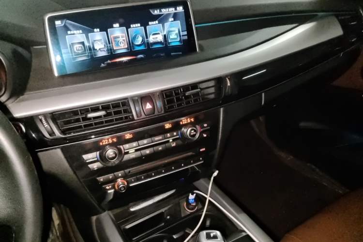 Used BMW X5  Audio And AC Panel