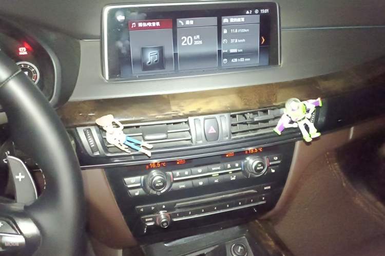 Used BMW X5 2017 xDrive28i Audio And AC Panel