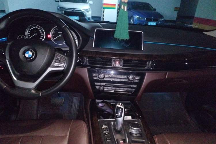 Used BMW X5 2017 xDrive28i Center Console
