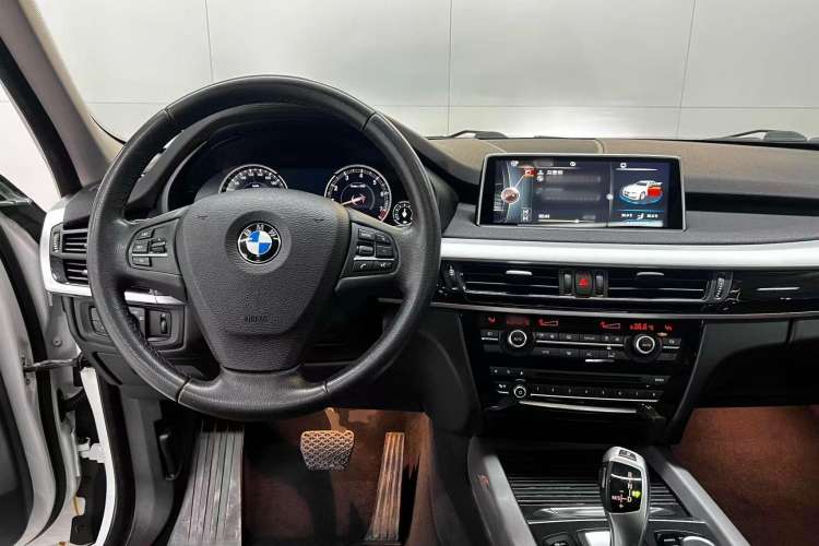 Used BMW X5 2017 xDrive35i Middle East Center Console