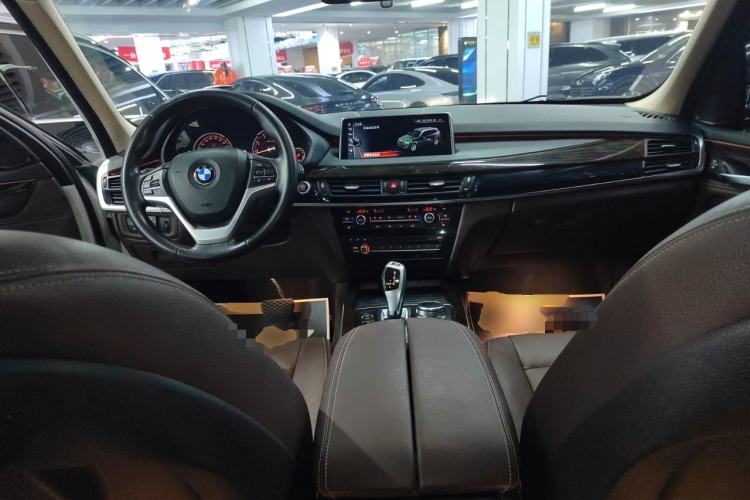 Used BMW X5 2017 xDrive28i Center Console