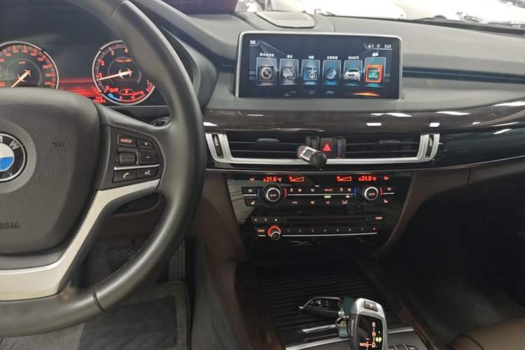 Used BMW X5 2017 xDrive28i Center Console