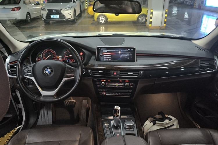Used BMW X5 2017 xDrive28i Center Console