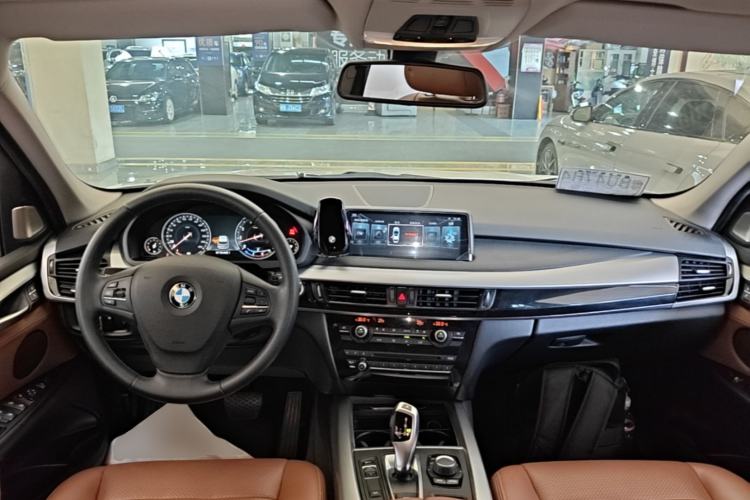 Used BMW X5 2017 xDrive35i Middle East Center Console