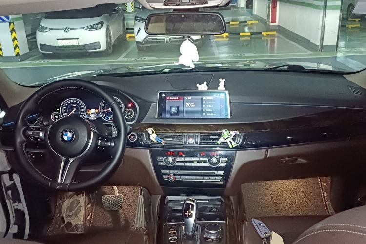 Used BMW X5 2017 xDrive28i Center Console