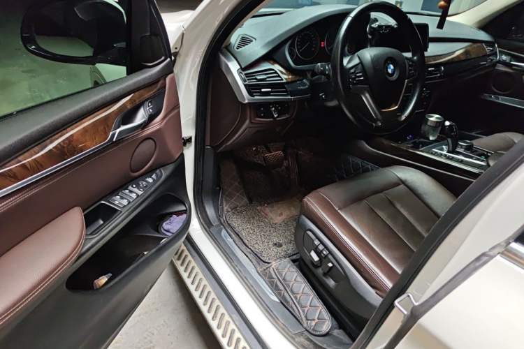 Used BMW X5 2017 xDrive35i Elegant Edition Driver Seat