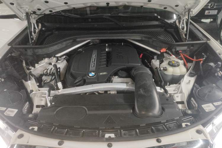 Used BMW X5 2017 xDrive35i Middle East Engine Bay