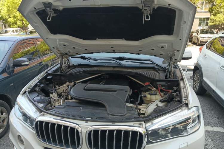 Used BMW X5 2017 xDrive28i Engine Bay