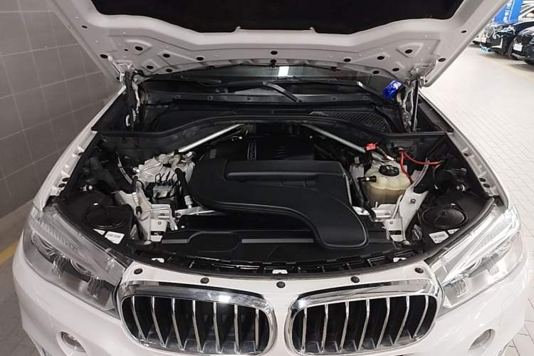 Used BMW X5 2017 xDrive28i Engine Bay