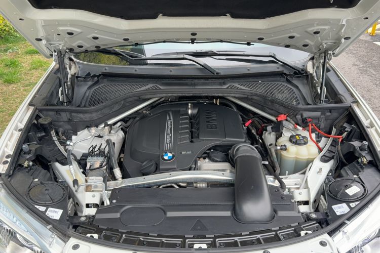 Used BMW X5 2017 xDrive35i parallel import Engine Bay