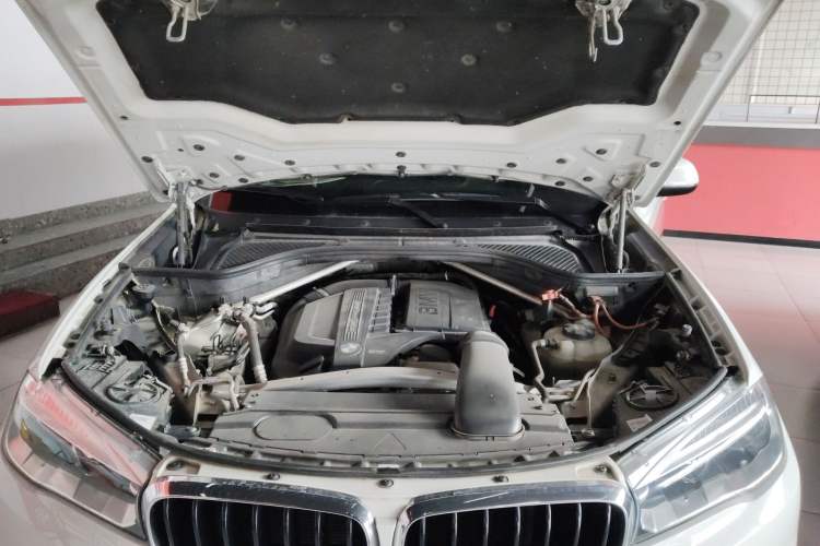 Used BMW X5 2017 xDrive35i parallel import Engine Bay