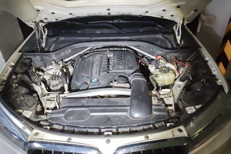 Used BMW X5  Engine Bay
