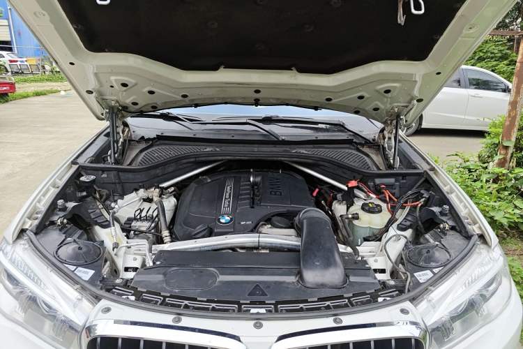 Used BMW X5  Engine Bay