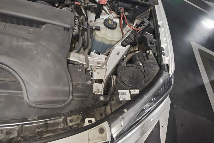 Used BMW X5 2017 xDrive28i Engine Bay Left
