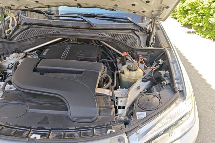Used BMW X5 2017 xDrive28i Engine Bay Left
