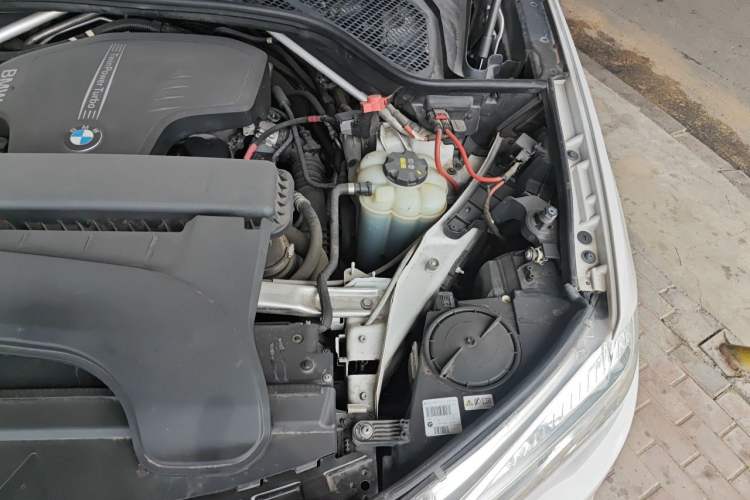 Used BMW X5 2017 xDrive28i Engine Bay Left