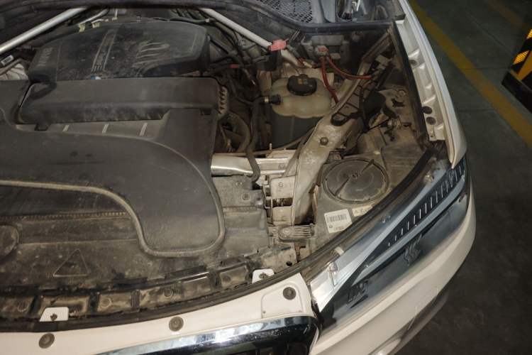 Used BMW X5 2017 xDrive28i Engine Bay Left