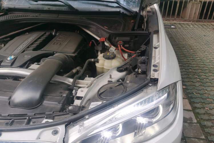 Used BMW X5 2017 xDrive35i Middle East Engine Bay Left