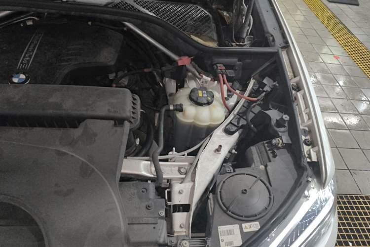 Used BMW X5 2017 xDrive28i Engine Bay Left