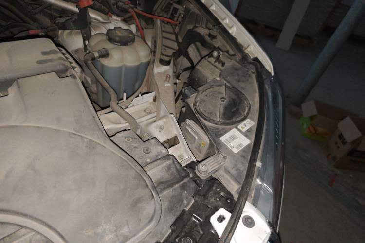Used BMW X5 2017 xDrive28i Engine Bay Left