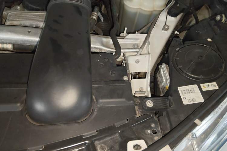 Used BMW X5 2017 xDrive35i Standard Model U.S. Specification Engine Bay Left