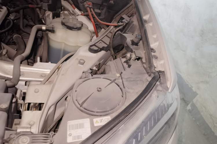 Used BMW X5 2017 xDrive28i Engine Bay Left