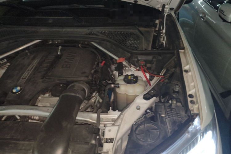 Used BMW X5 2017 xDrive35i M Sport Edition Engine Bay Left