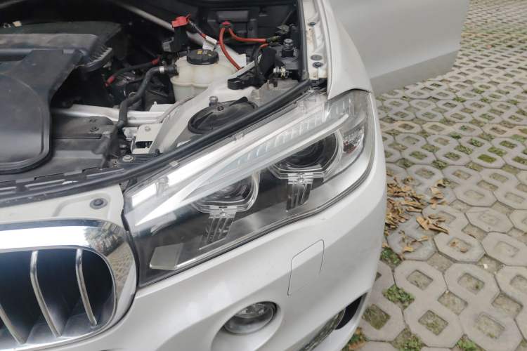 Used BMW X5 2017 xDrive28i Engine Bay Left