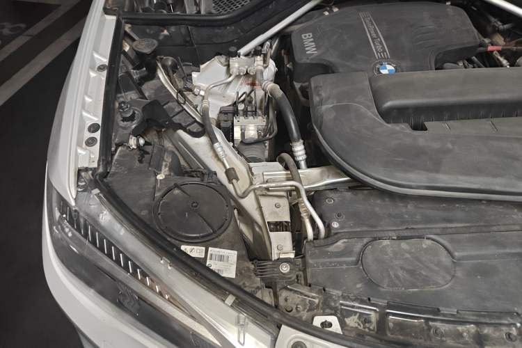 Used BMW X5 2017 xDrive28i Engine Bay Right