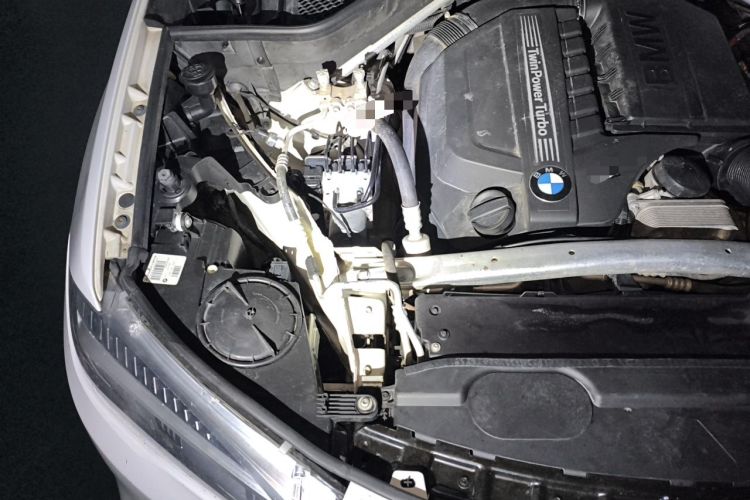 Used BMW X5 2017 xDrive35i M Sport Edition Engine Bay Right