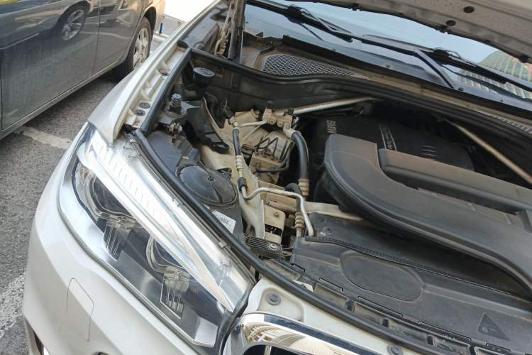 Used BMW X5 2017 xDrive28i Engine Bay Right