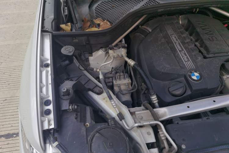 Used BMW X5 2017 xDrive35i M Sport Edition Engine Bay Right