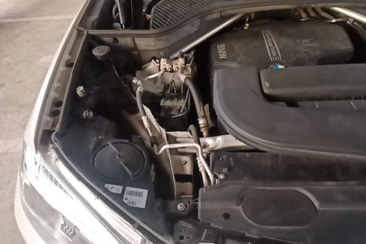 Used BMW X5 2017 xDrive28i Engine Bay Right