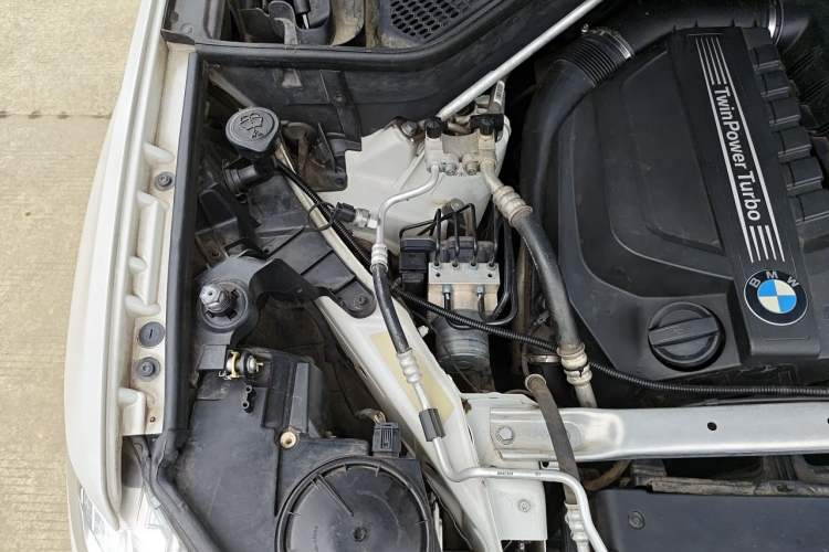 Used BMW X5  Engine Bay Right