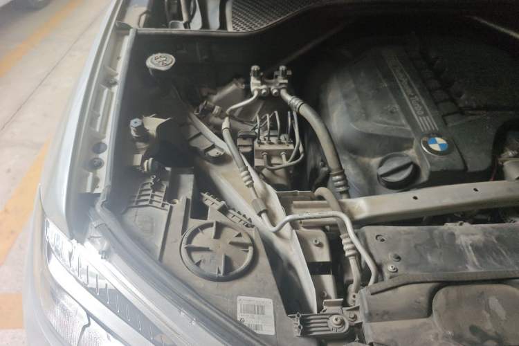 Used BMW X5 2017 xDrive35i M Sport Edition Engine Bay Right