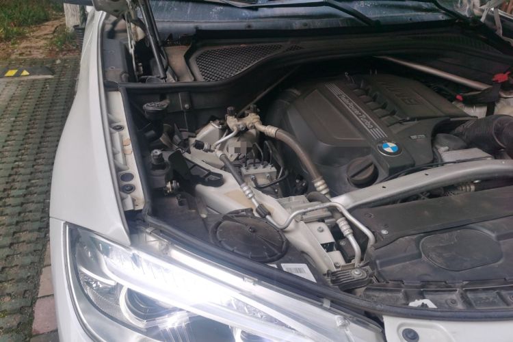Used BMW X5 2017 xDrive35i Middle East Engine Bay Right