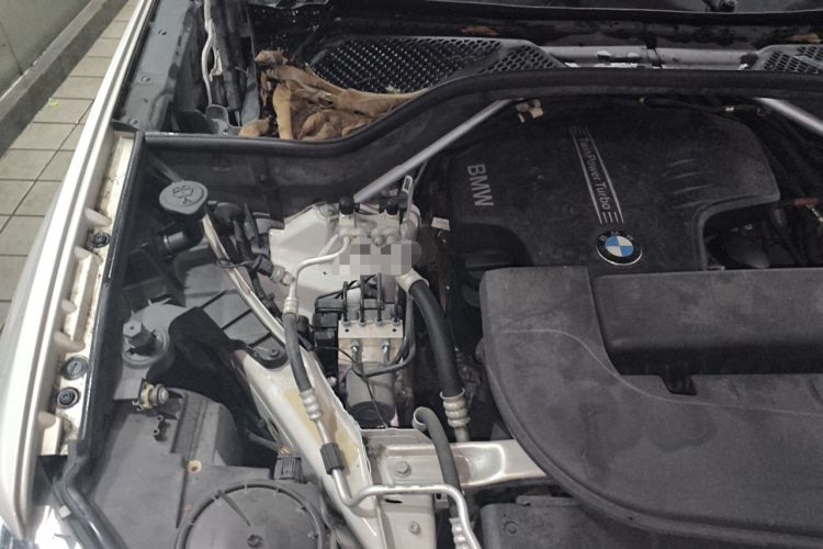 Used BMW X5 2017 xDrive28i Engine Bay Right