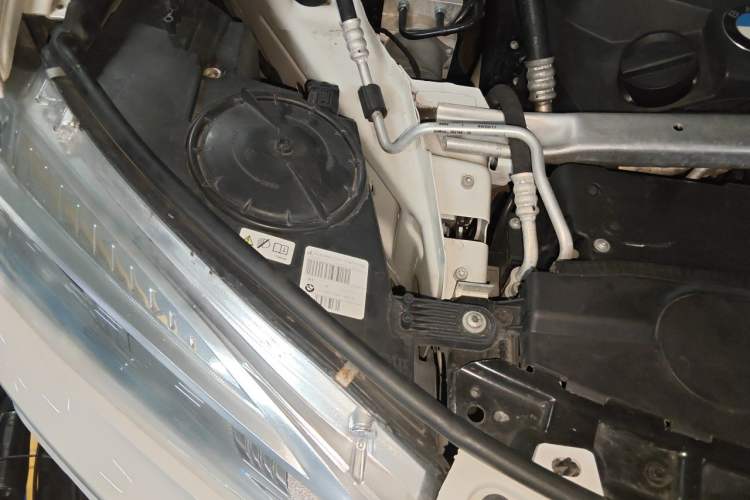 Used BMW X5 2017 xDrive35i Standard Model U.S. Specification Engine Bay Right