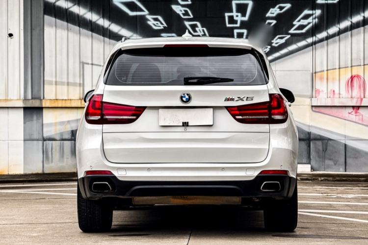 Used BMW X5 2017 xDrive35i 3.0T Automatic with M Sport Package Middle East Exterior 3