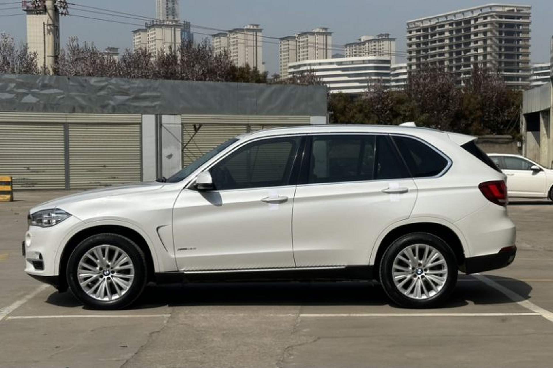 Used BMW X5 2017 xDrive28i Exterior 3