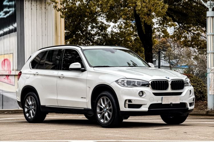 Used BMW X5 2017 xDrive35i 3.0T Automatic with M Sport Package Middle East Exterior 4
