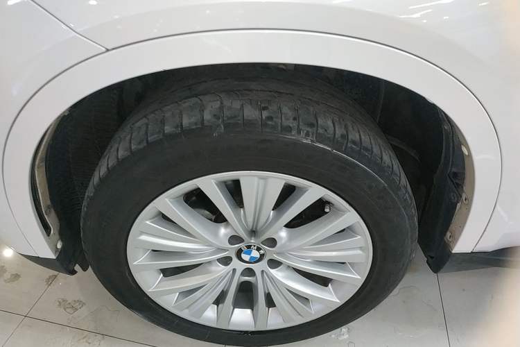 Used BMW X5 2017 xDrive28i Exterior 4
