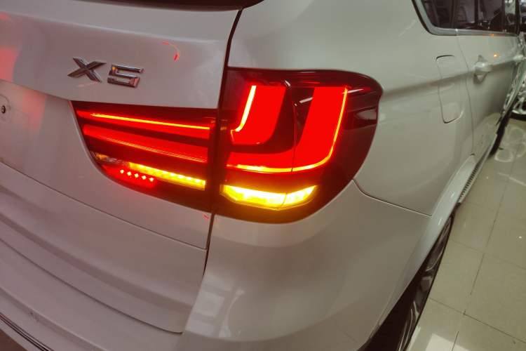 Used BMW X5 2017 xDrive35i Elegant Edition Exterior 6