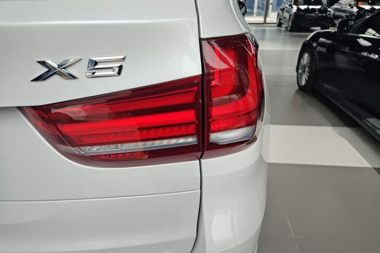 Used BMW X5 2017 xDrive35i Elegant Edition Exterior 6
