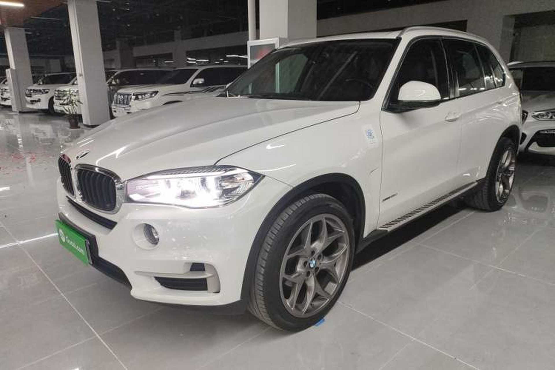 Used BMW X5 2017 xDrive35i Middle East Front Left 45 Deg